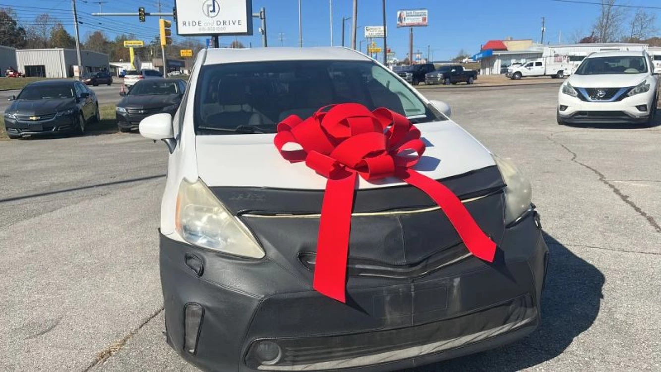 2013 Toyota Prius v Five