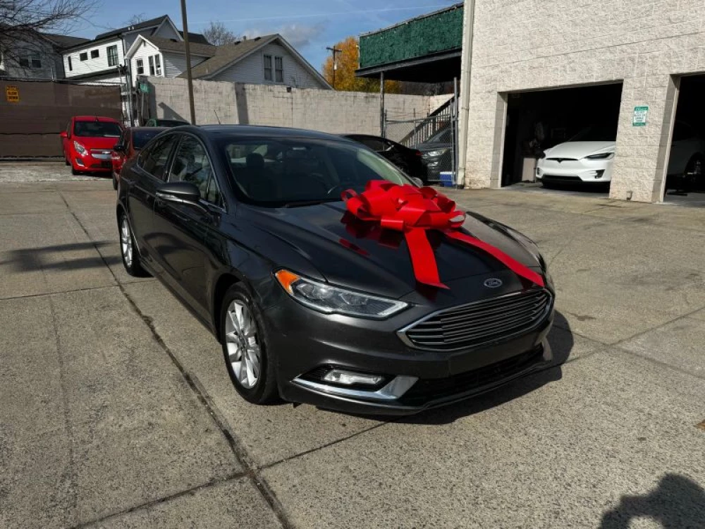 2017 Ford Fusion SE's photo