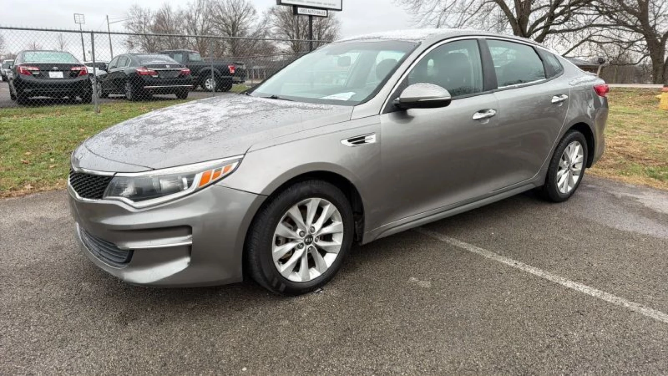 2017 Kia Optima LX's photo