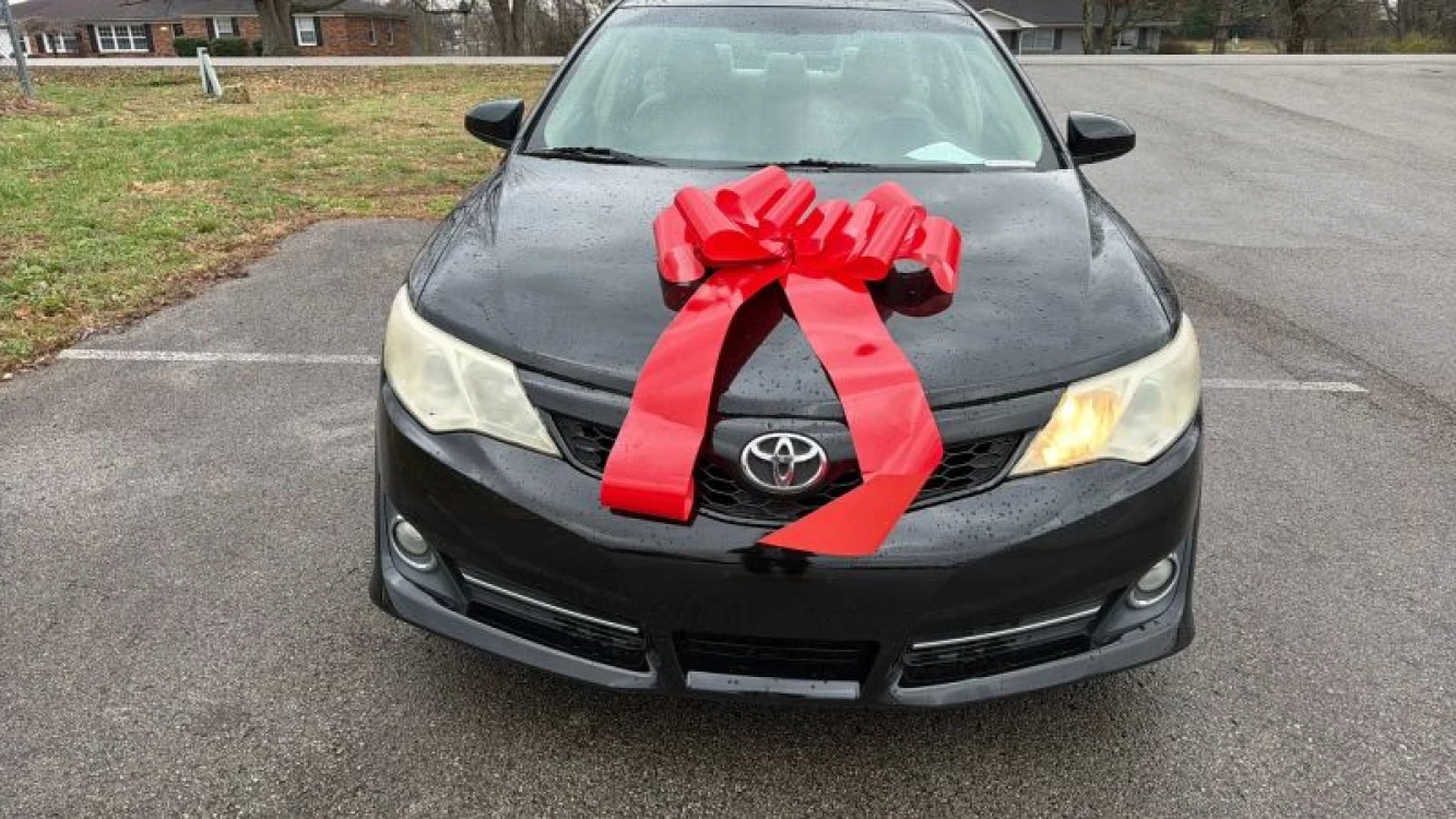 2014 Toyota Camry LE's photo