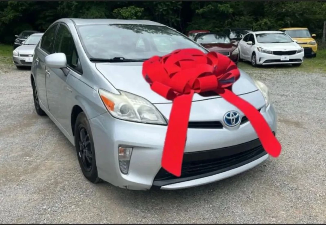 2014 Toyota Prius Five's photo