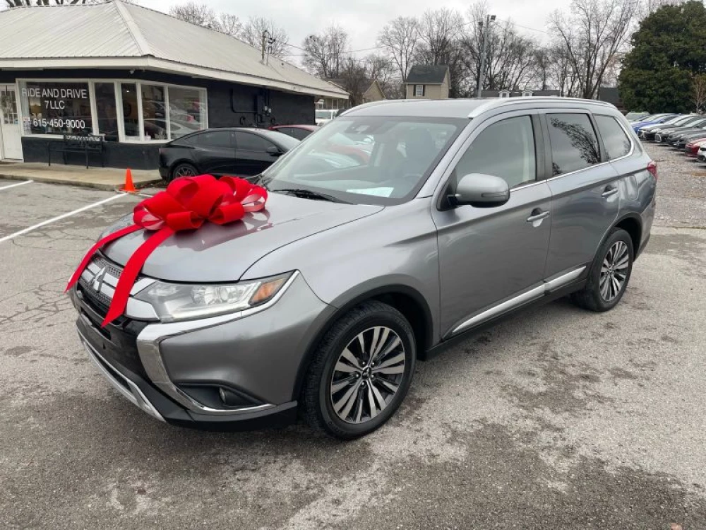 2020 Mitsubishi Outlander SEL's photo