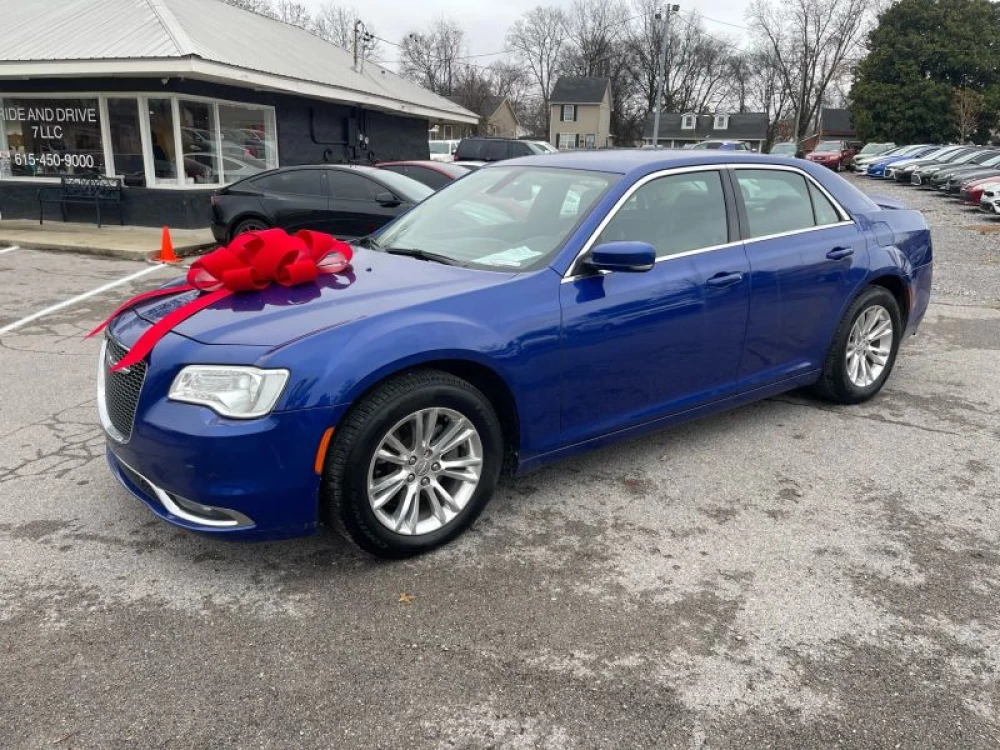 2021 Chrysler 300 Touring's photo