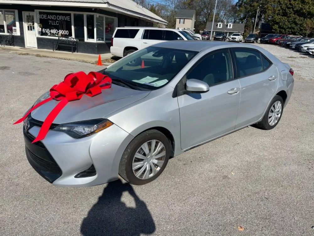 2017 Toyota Corolla LE's photo