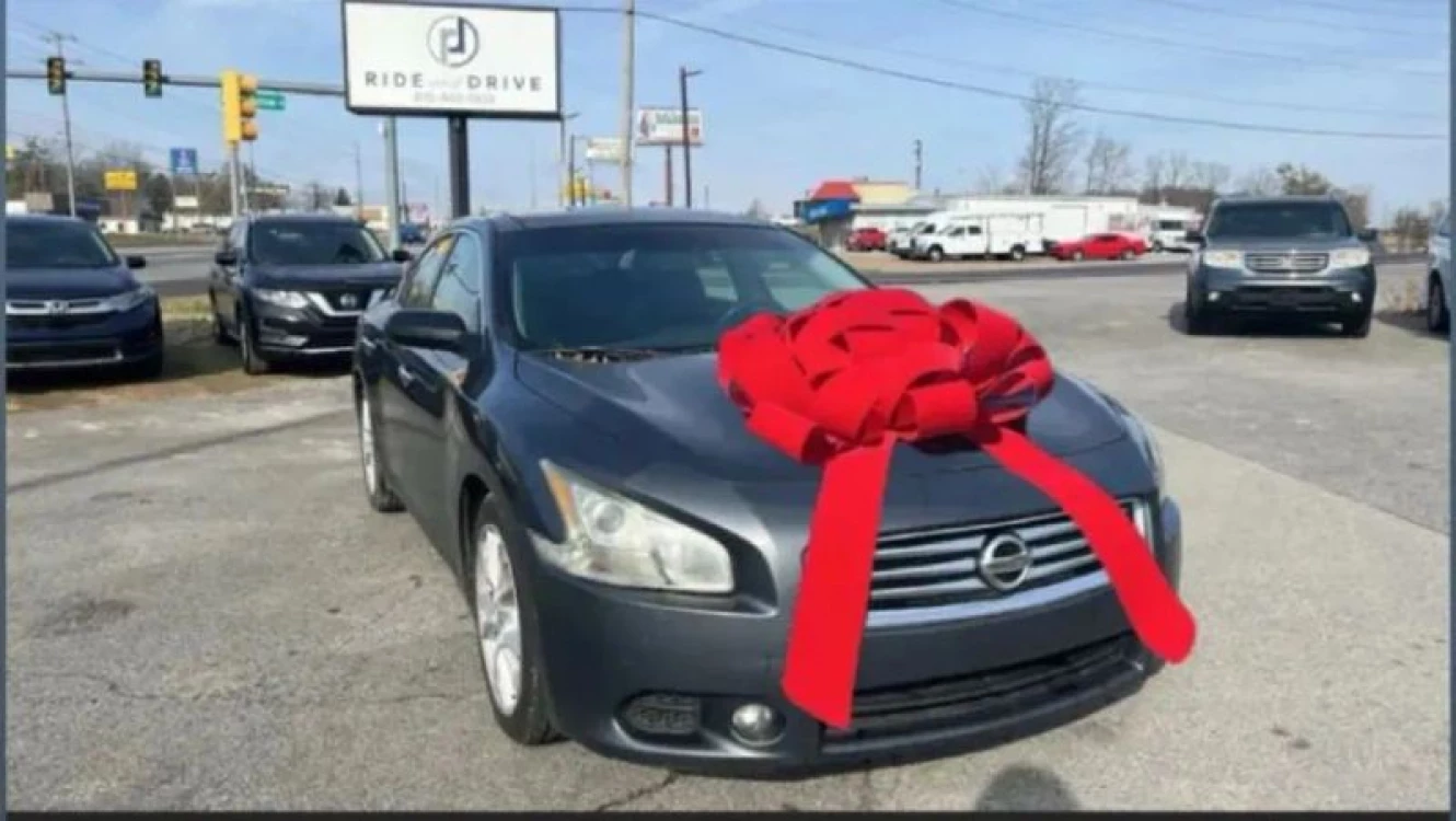 2013 Nissan Maxima SV's photo