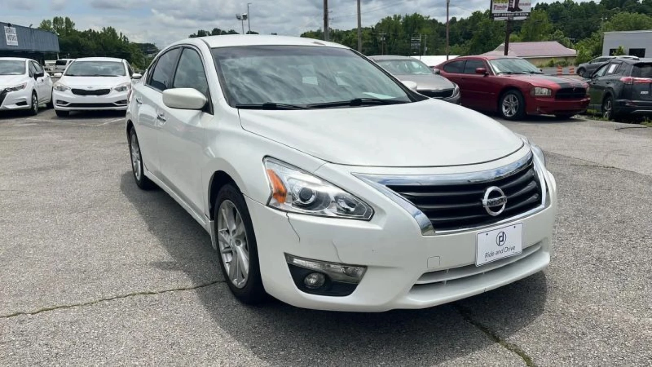 2013 Nissan Altima Sedan's photo