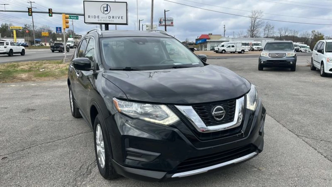 2019 Nissan Rogue S's photo
