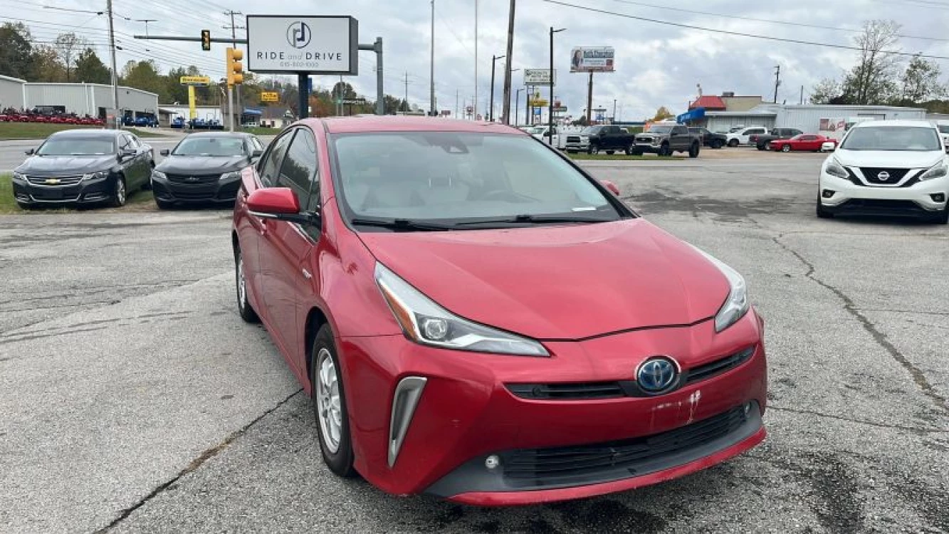 2019 Toyota Prius XLE's photo