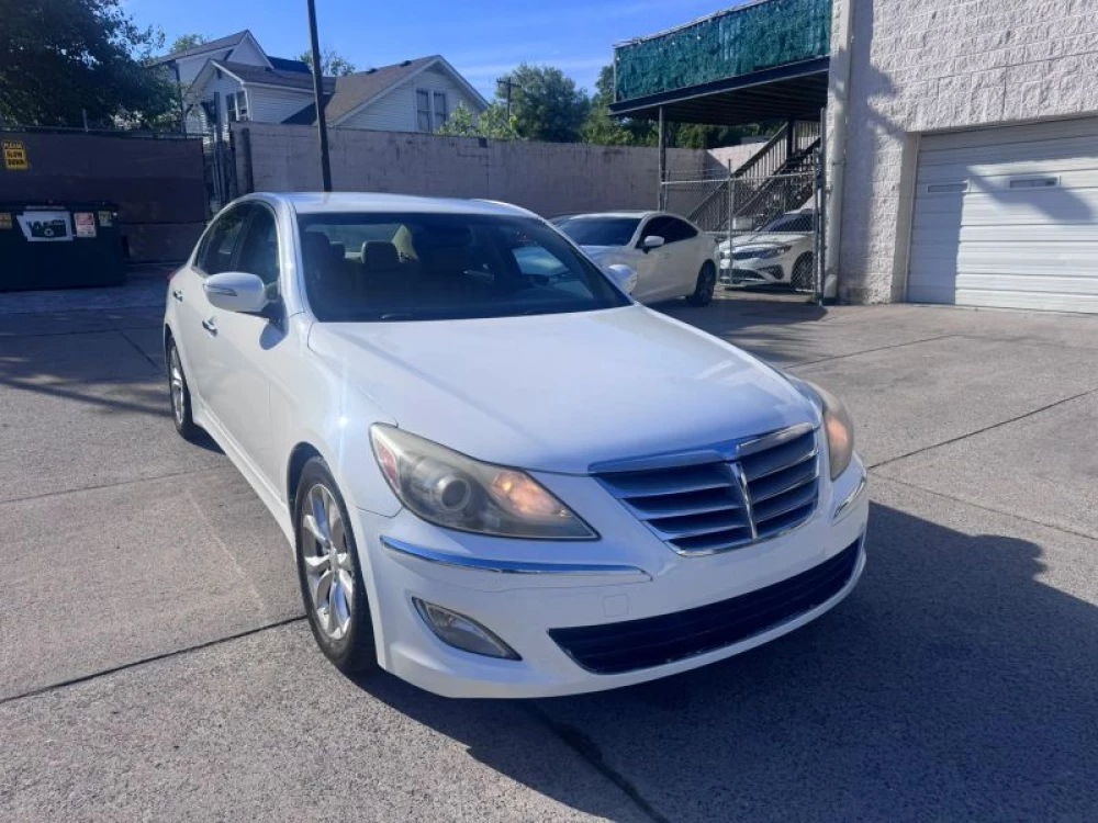 2013 Hyundai Genesis 3.8's photo
