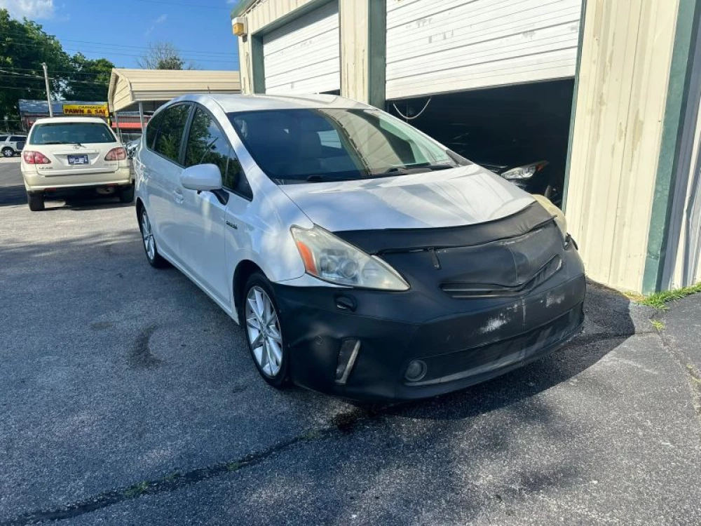 2013 Toyota Prius v Five's photo