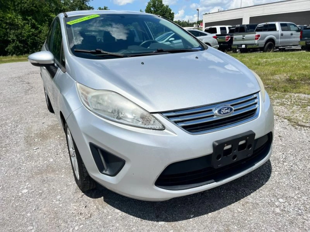 2013 Ford Fiesta SE Sedan's photo