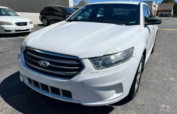 2017 Ford Taurus - Photo 18