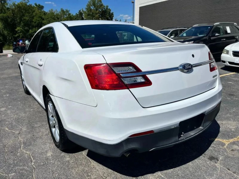 2017 Ford Taurus - Photo 6