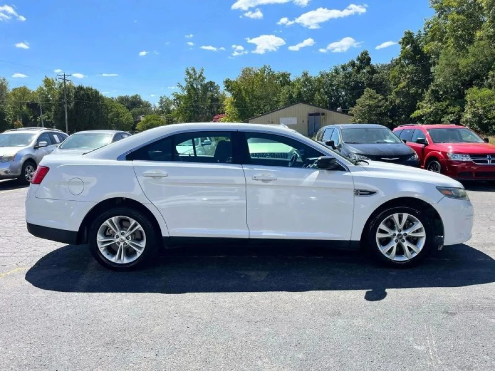 2017 Ford Taurus - Photo 9