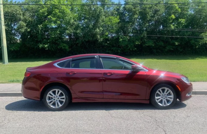 2015 Chrysler 200 Limited - Photo 16