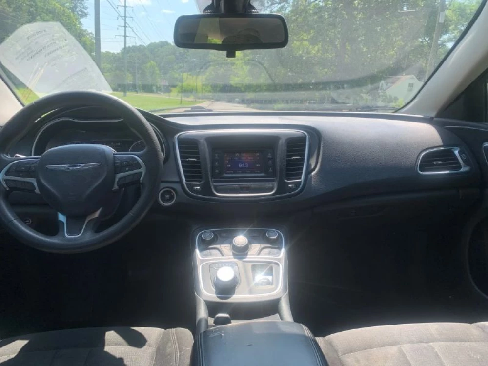 2015 Chrysler 200 Limited - Photo 12